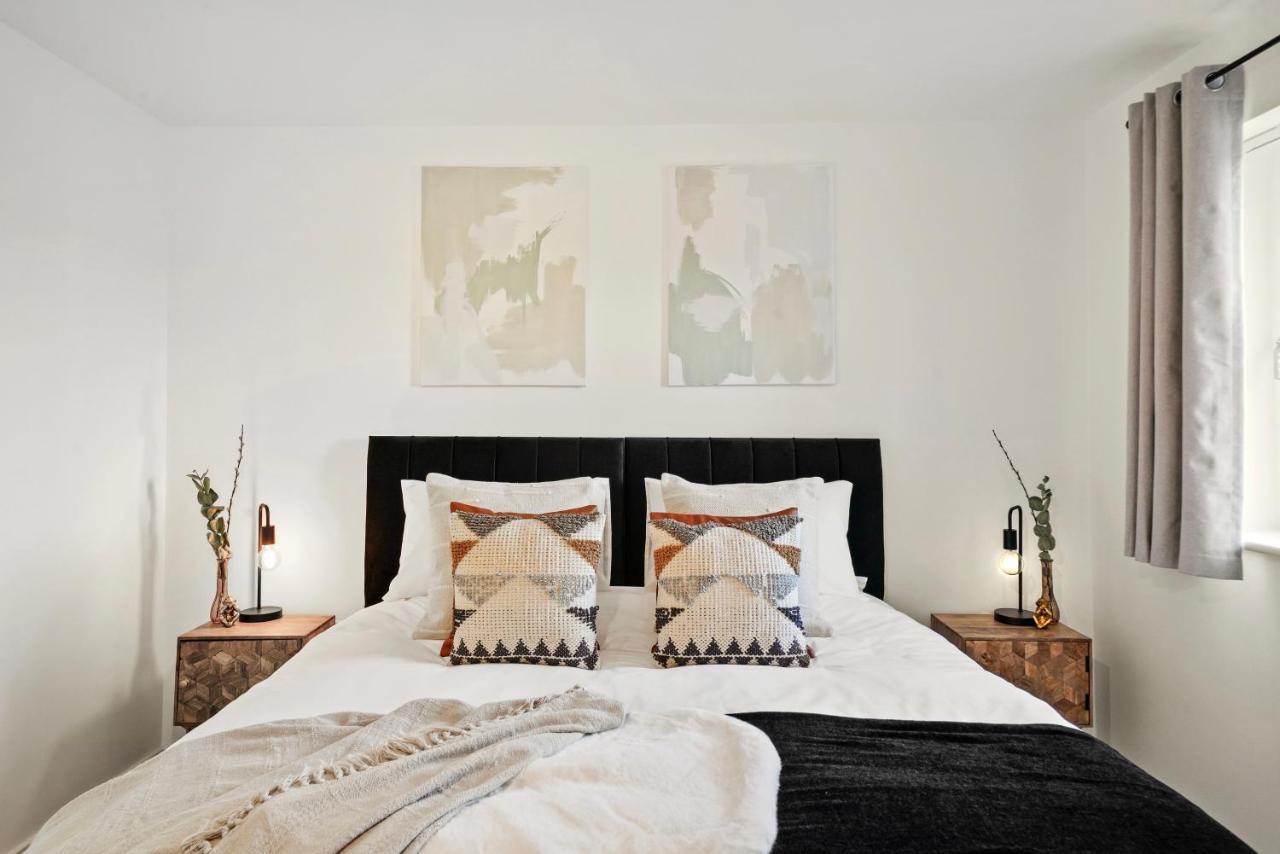 מילטון קינס Luxury Apartment At Holt House מראה חיצוני תמונה