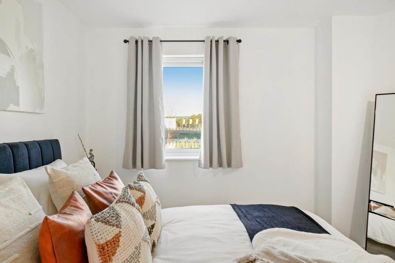 מילטון קינס Luxury Apartment At Holt House מראה חיצוני תמונה