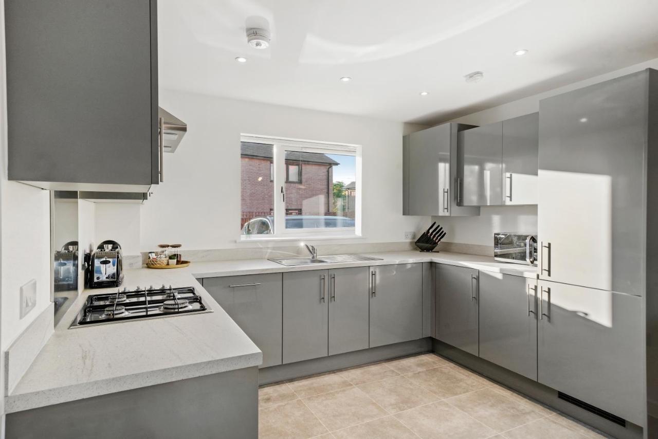 מילטון קינס Luxury Apartment At Holt House מראה חיצוני תמונה