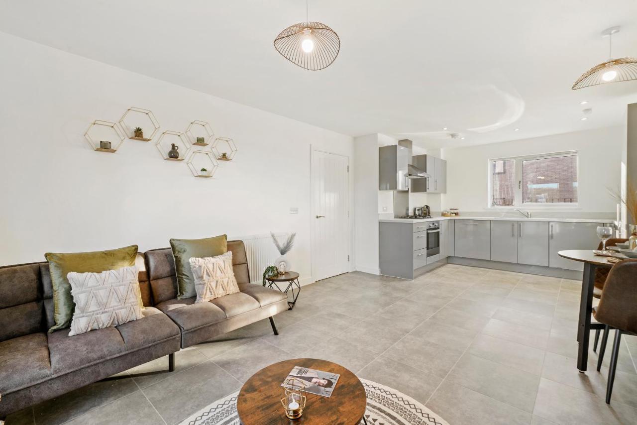 מילטון קינס Luxury Apartment At Holt House מראה חיצוני תמונה