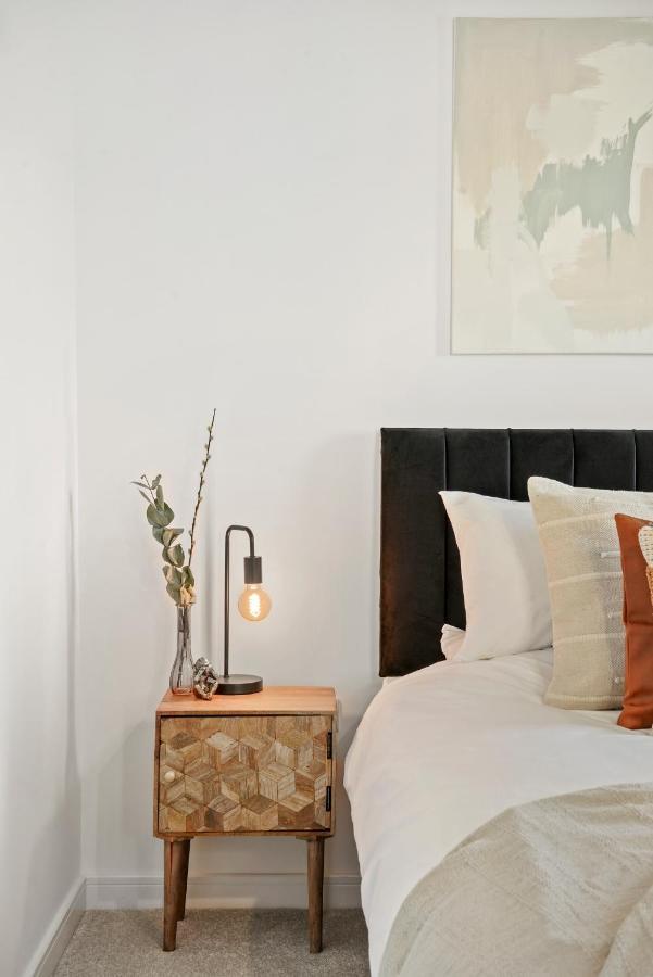מילטון קינס Luxury Apartment At Holt House מראה חיצוני תמונה