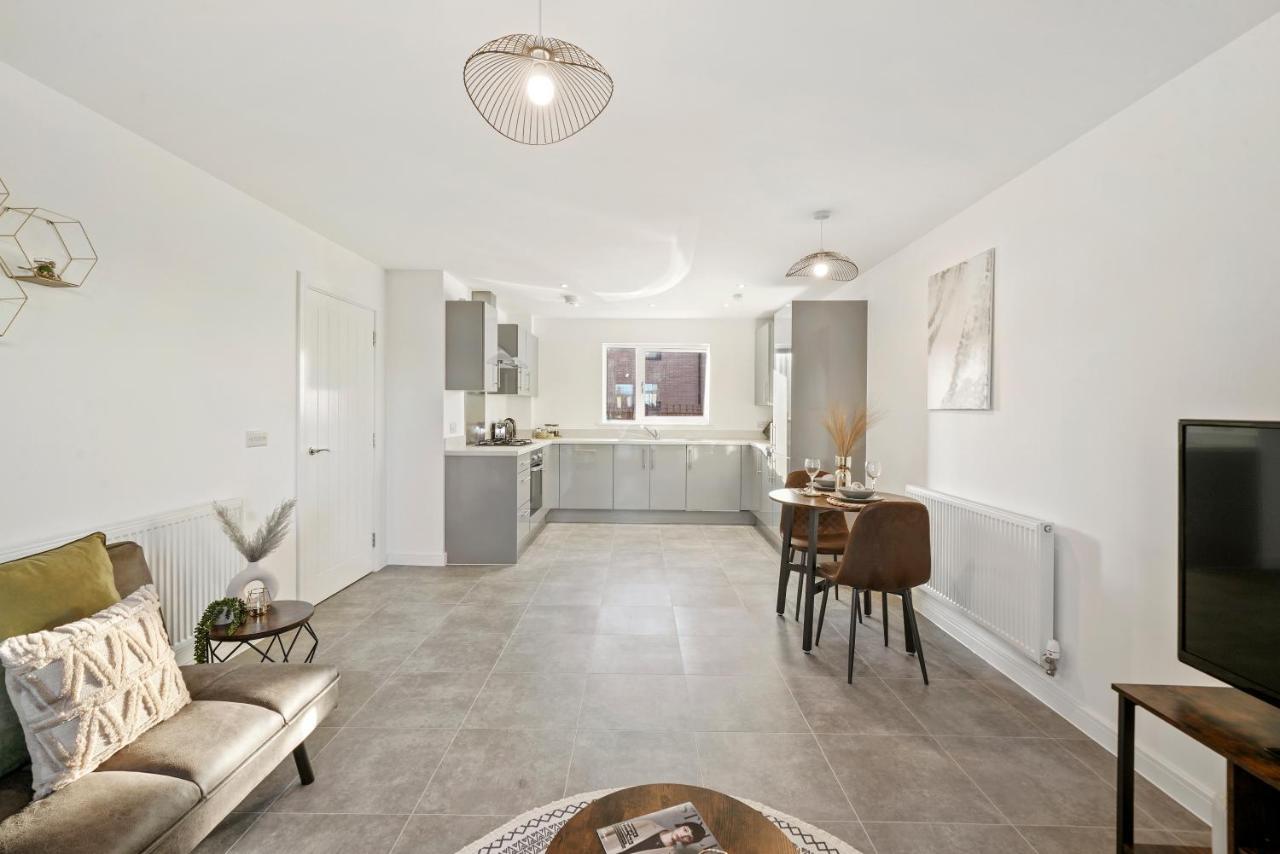מילטון קינס Luxury Apartment At Holt House מראה חיצוני תמונה